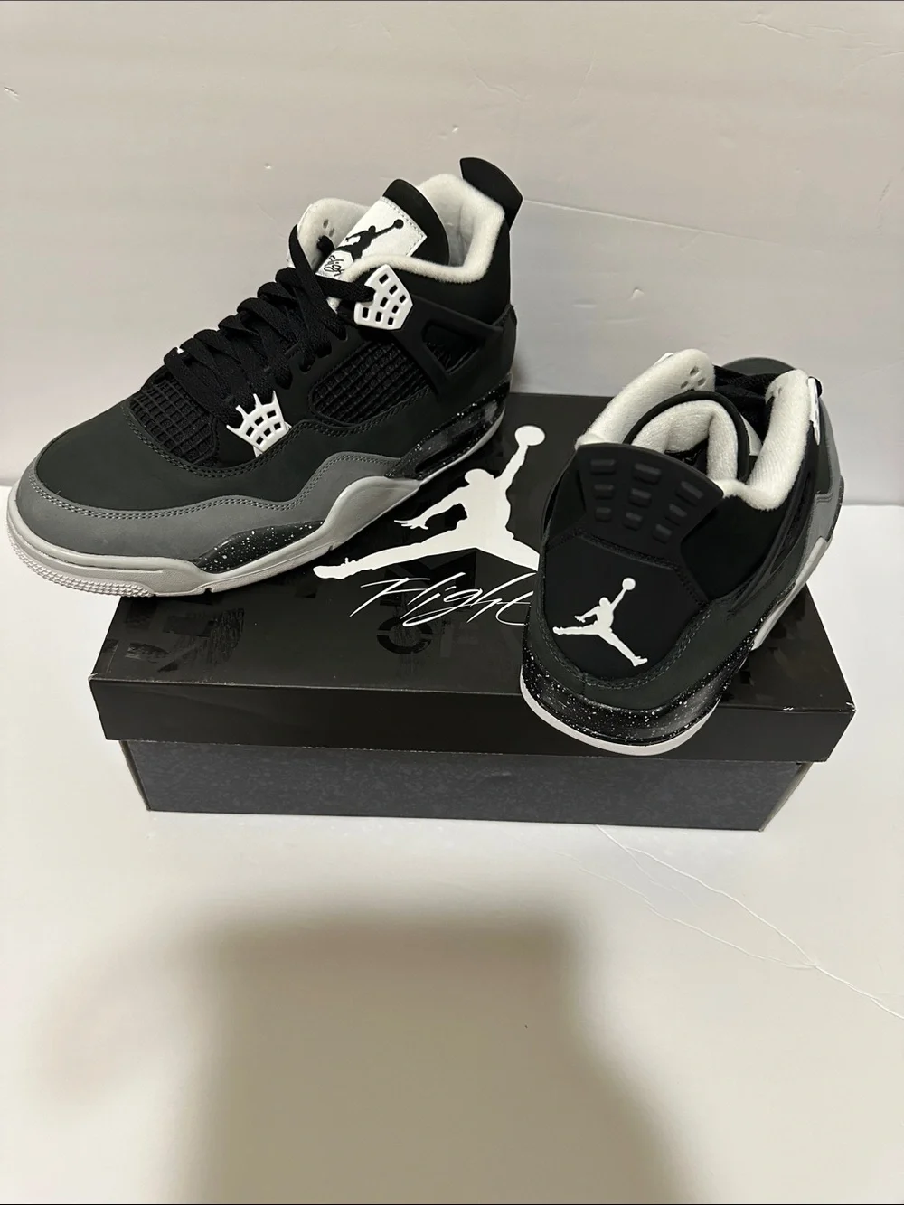 Jordan Retro 4 Men's Sneakers - Black & Gray